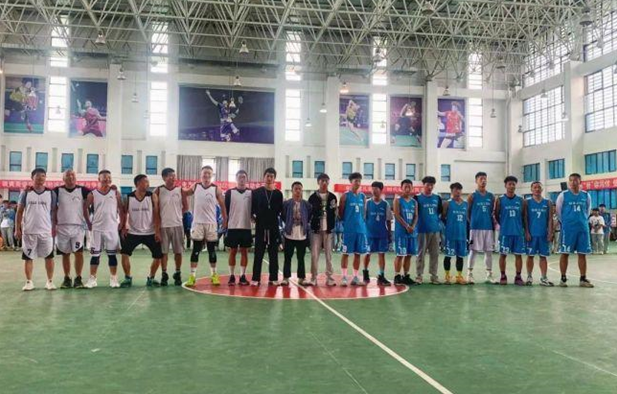 老師VS學(xué)生籃球賽，精彩看過(guò)來(lái)~