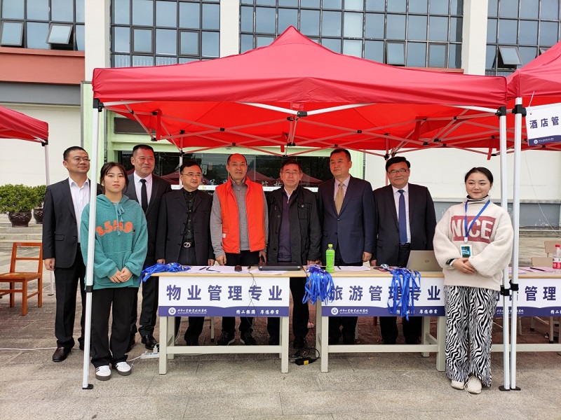 市政協(xié)副主席秦天志、重慶海怡天集團(tuán)董事局主席張海源一行蒞臨我院考察指導(dǎo)