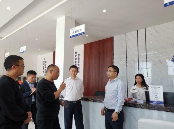 突出學(xué)史力行，為學(xué)生辦實事解難題 ——畢節(jié)工職院黨委書記李涌到學(xué)生事務(wù)服務(wù)中心、 學(xué)生宿舍走訪調(diào)研