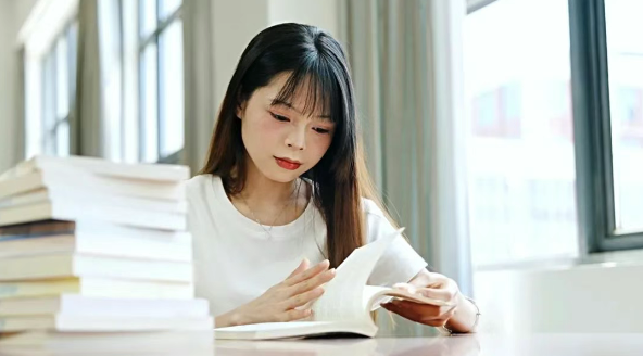 閱·見(jiàn)美好｜聽(tīng)他們講述心中的那一本書(shū)