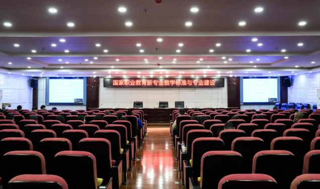 對標職教改革新要求 賦能教師專業(yè)能力提升 —— 教育部評估中心原副主任李志宏應(yīng)邀做新專業(yè)教學(xué)標準解讀與專業(yè)建設(shè)專題講座