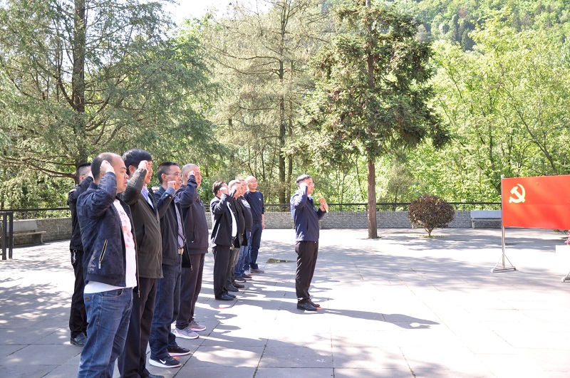 畢節(jié)工業(yè)職業(yè)技術(shù)學(xué)院黨群黨支部  開展“聆聽艱苦奮斗故事、弘揚畢節(jié)天渠精神”主題黨日活動